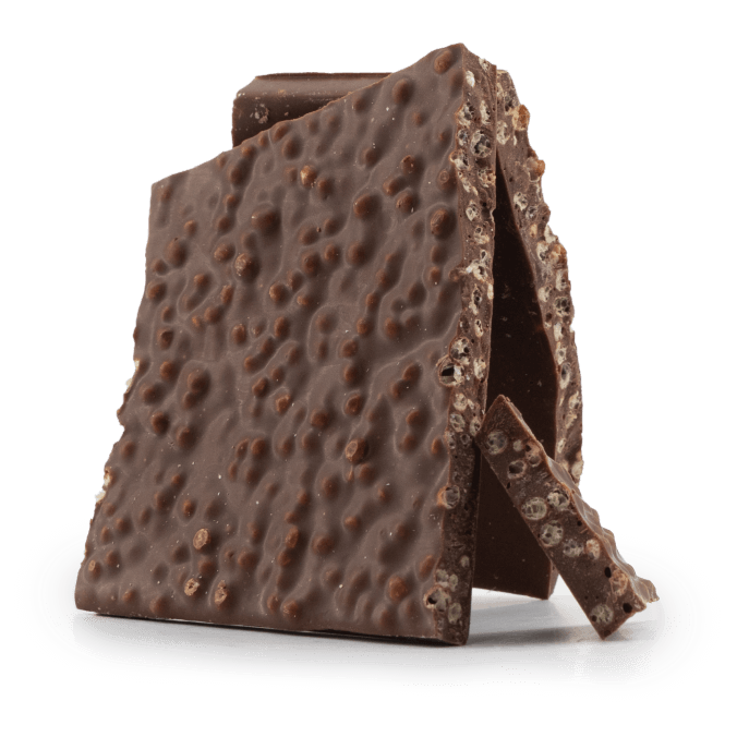 Barritas rotas de chocolate negro con arroz inflado
